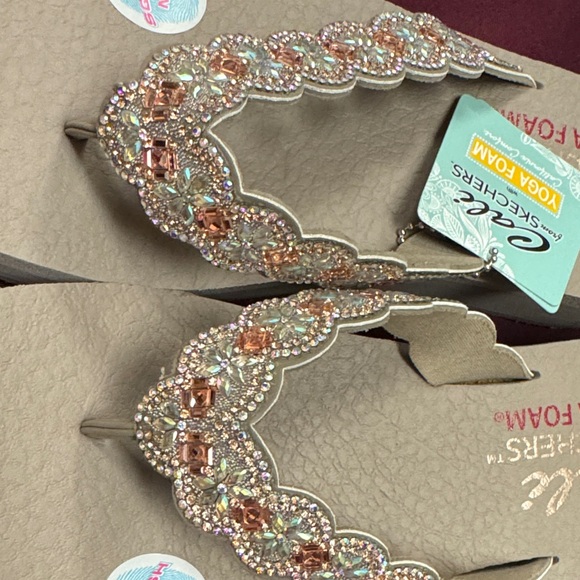 Cali from Sketchers Yoga Foam Beaded Flip Flop Sandals Taupe color SIZE 9 - NWT - Picture 4 of 8